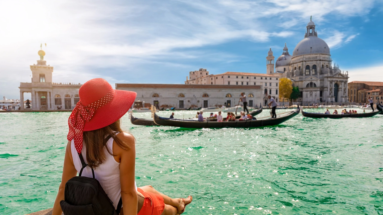 Touristin im Urlaub in Venedig, Italien