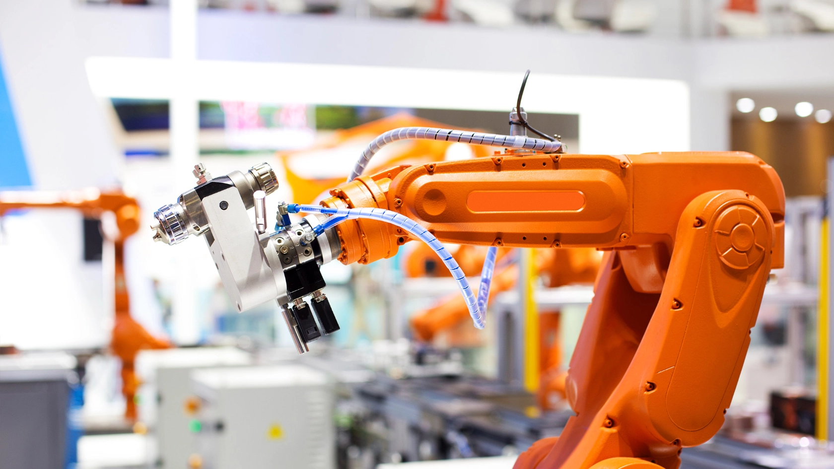 Industrieroboter mit einem Werkzeugarm