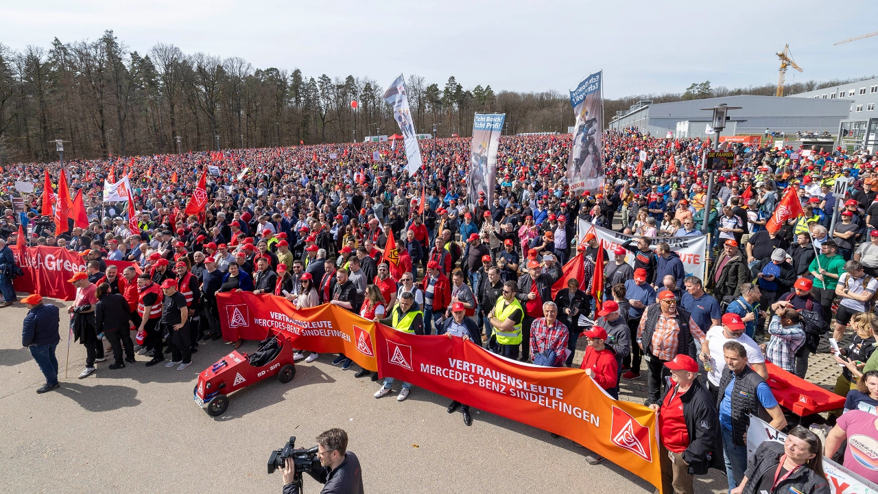 Beschäftigte von Bosch demonstrieren auf der Schillerhöhe